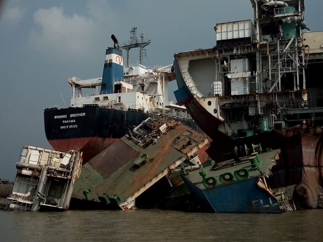 Chittagong ship breaking yard tour (1-Day)